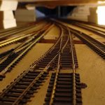 Ensemble d'aiguillages sous une colline dans la zone fantôme